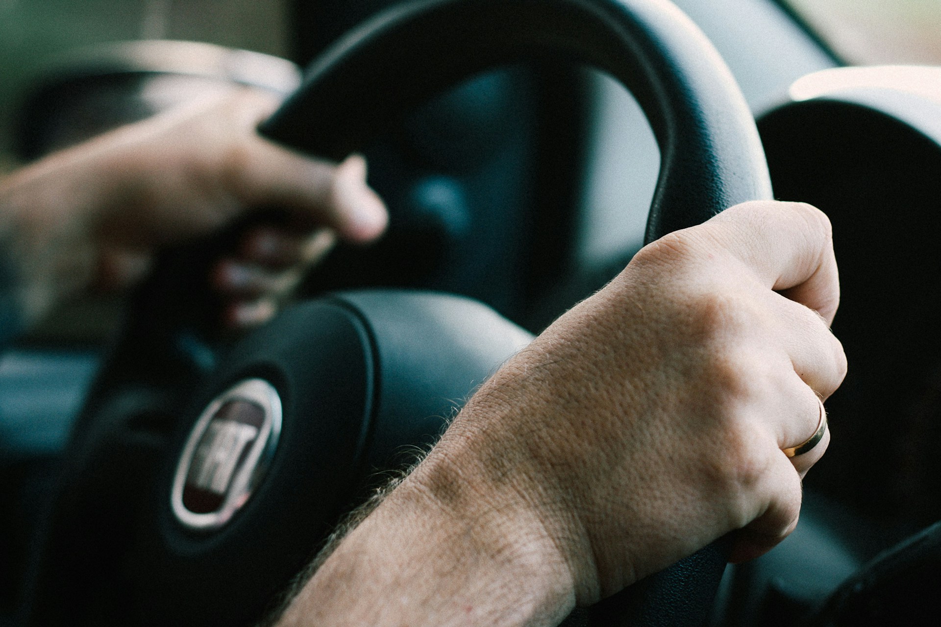 Je rijbewijs gehaald – en dan? Kopen, leasen of een auto-abonnement?