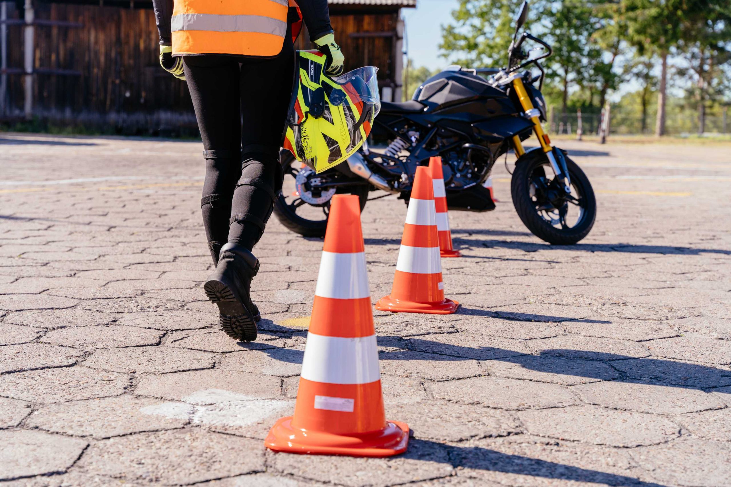 Waarom de straten van Delft ideaal zijn om motorrijden te leren